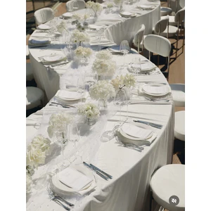 Скатерть прямая широкая бархатная белая