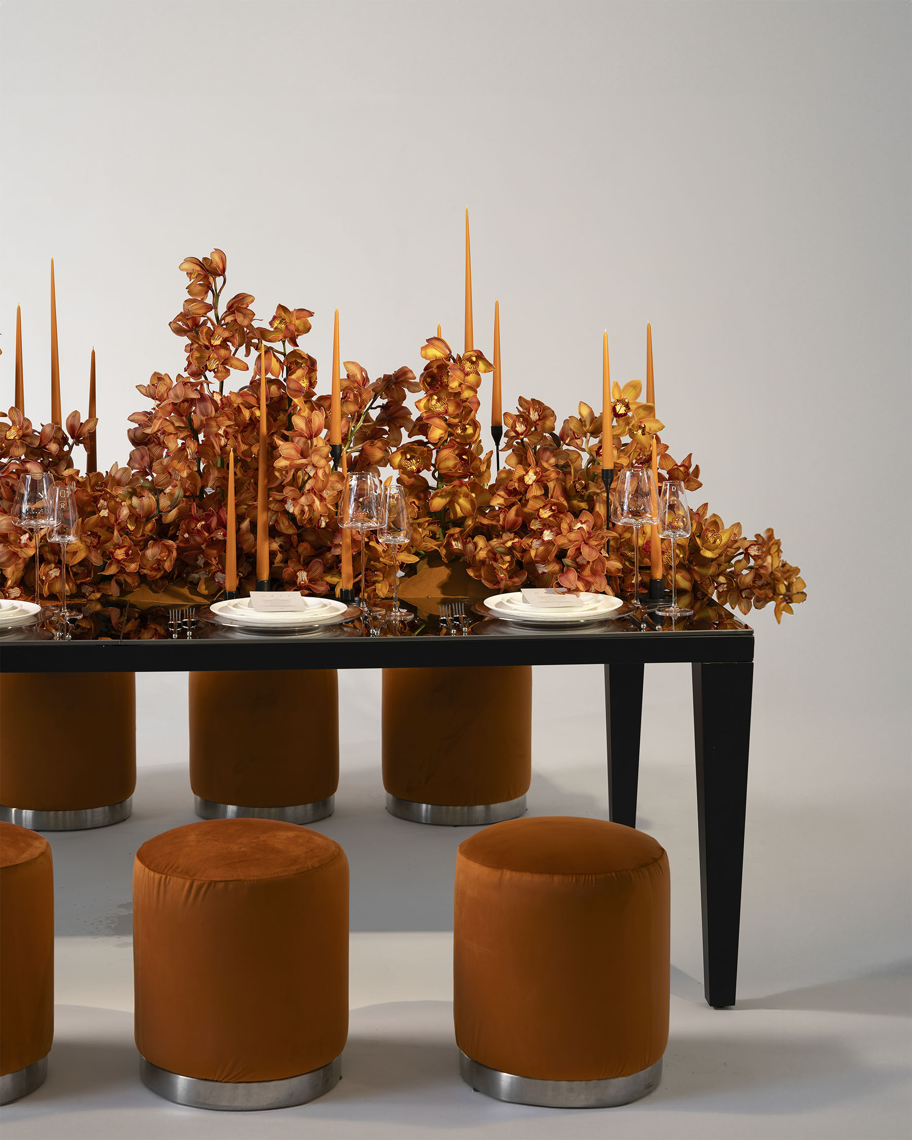 Стол черный «Нора» матовый с зеркальной столешницей - Фото миниатюра 2