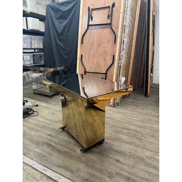 Стол для торта золотой прямоугольный с зеркальной столешницей - Фото 2