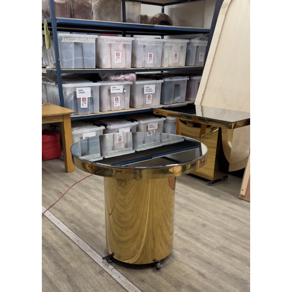 Стол для торта круглый золотой с зеркальной столешницей - Фото 2