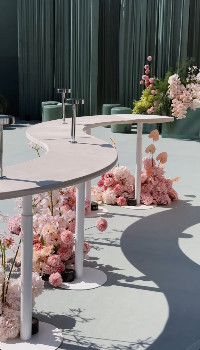 Стол коктейльный Твист Змейка М, Рафаэлло + Кремовый бисквит (телескопические ноги)