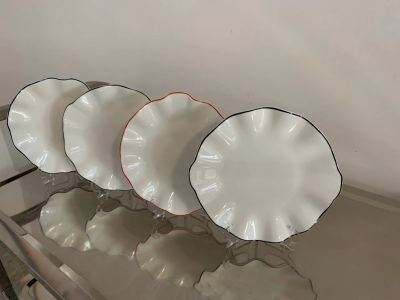 Порционная тарелка Лотос с черной каймой С