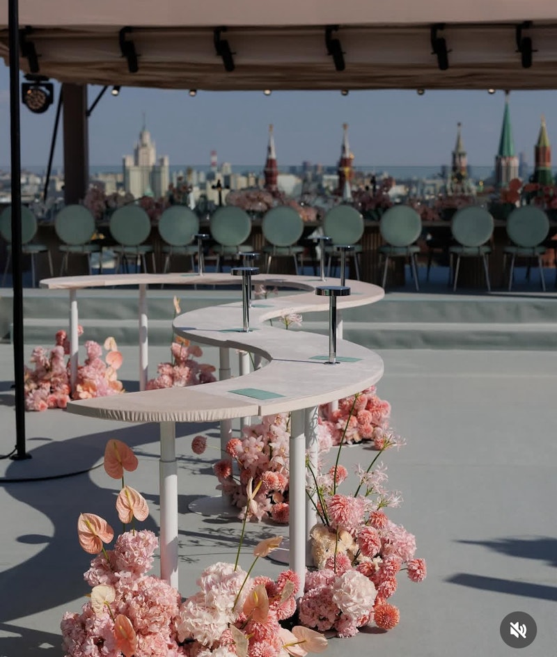 Стол коктейльный Твист Змейка М, Рафаэлло + Кремовый бисквит  (телескопические ноги)