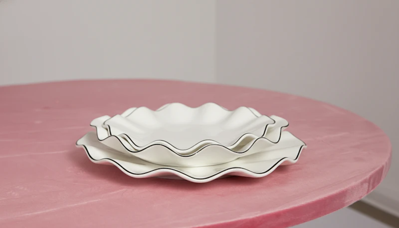 Порционная тарелка Лотос с черной каймой С