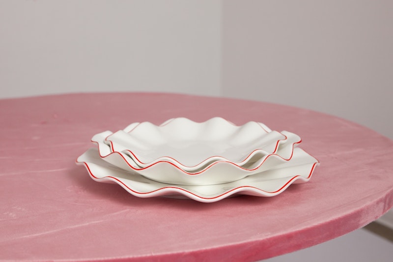 Сет порционных тарелок Лотос с красной каймой