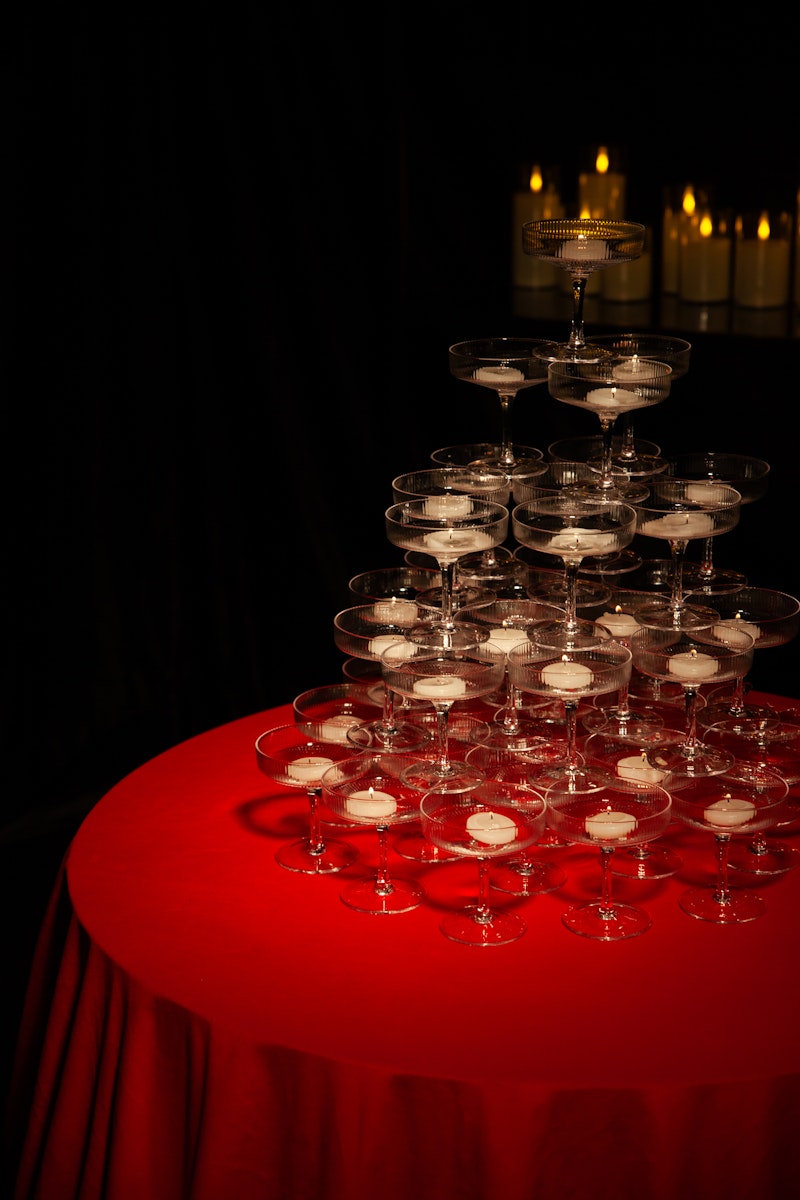 Скатерть велюр, круглая, Малиново-красный