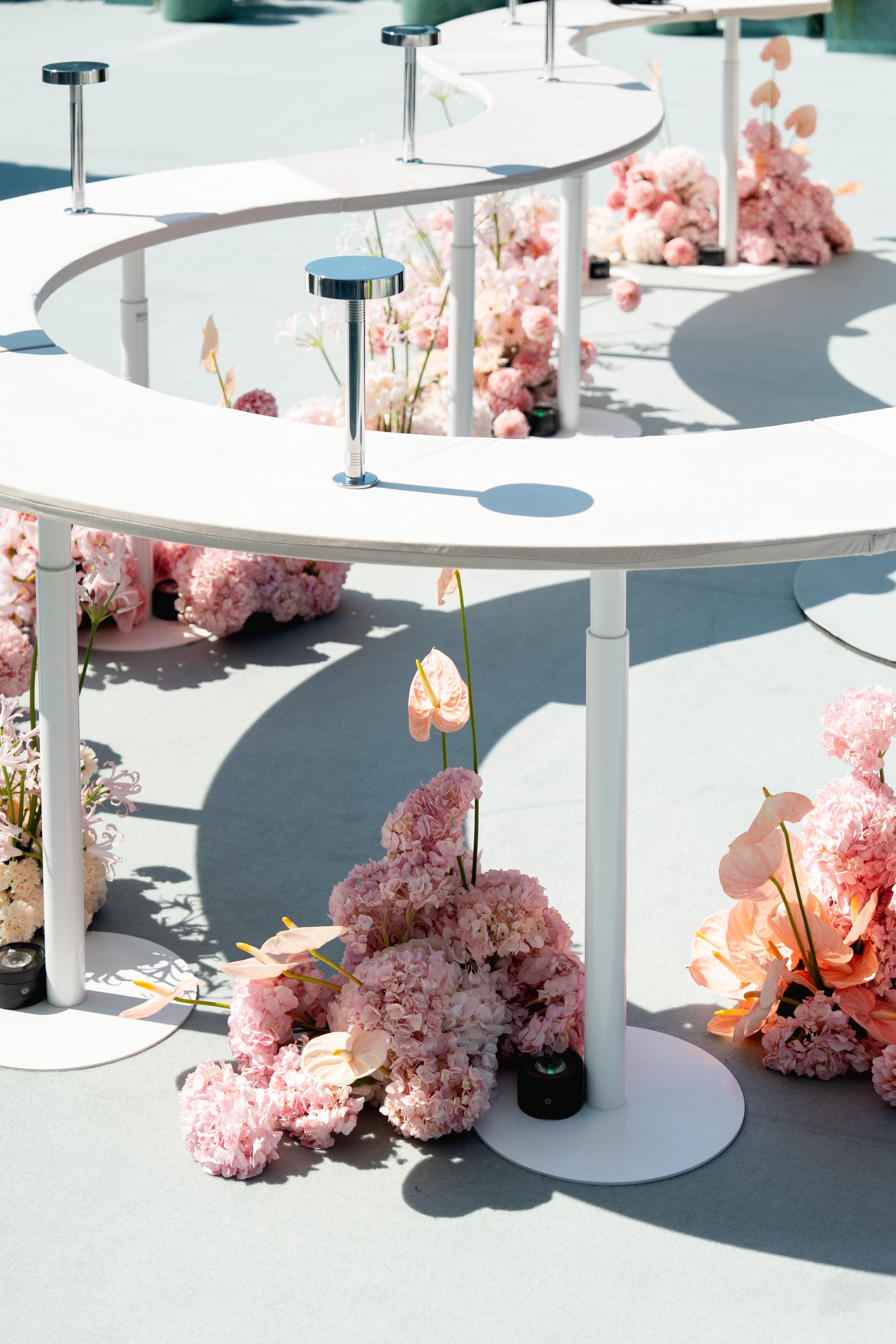 Стол коктейльный Твист Змейка М, Кремовый бисквит  (телескопические ноги) 