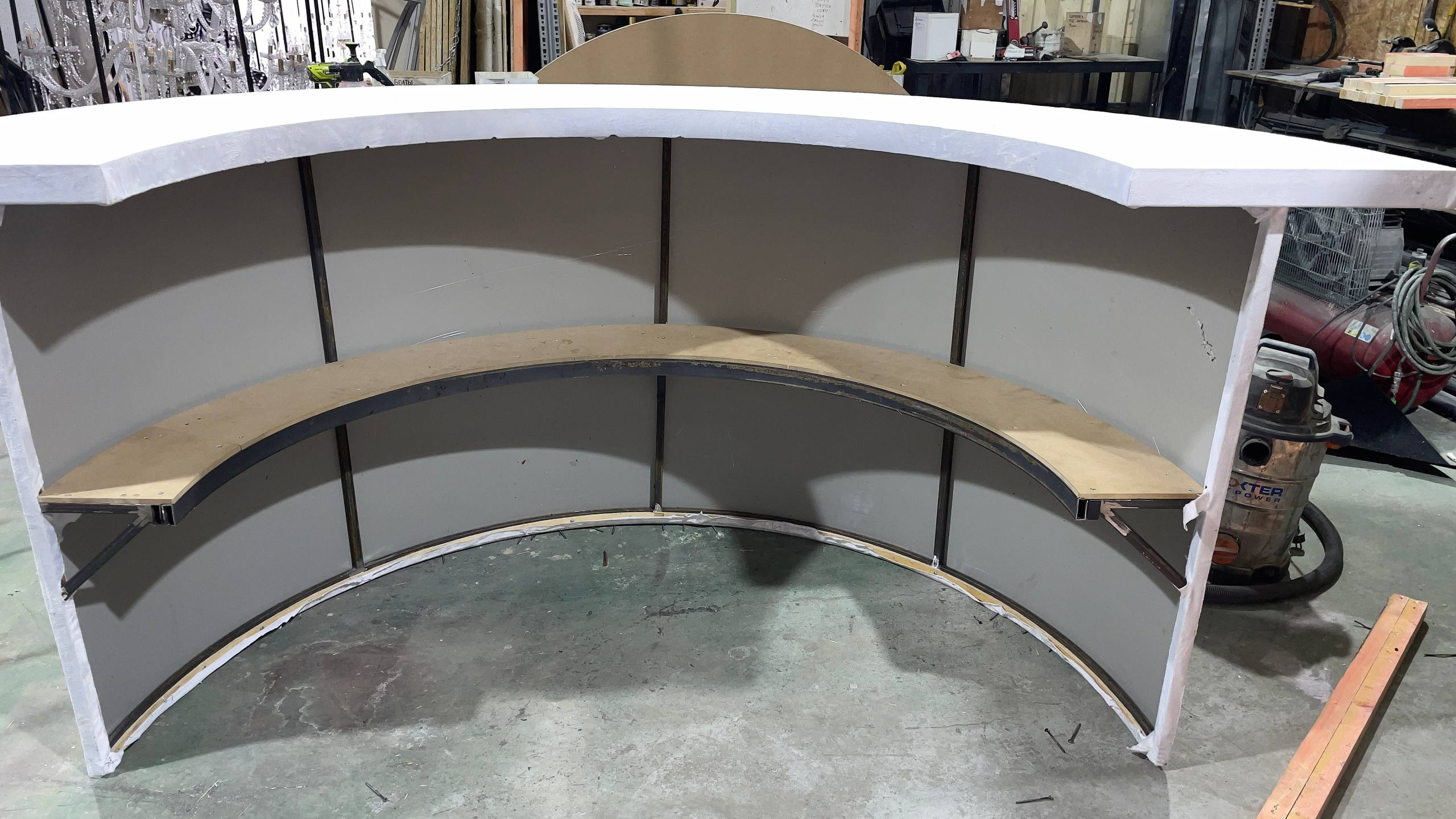 Вторая часть барной стойки "Луна" для круга