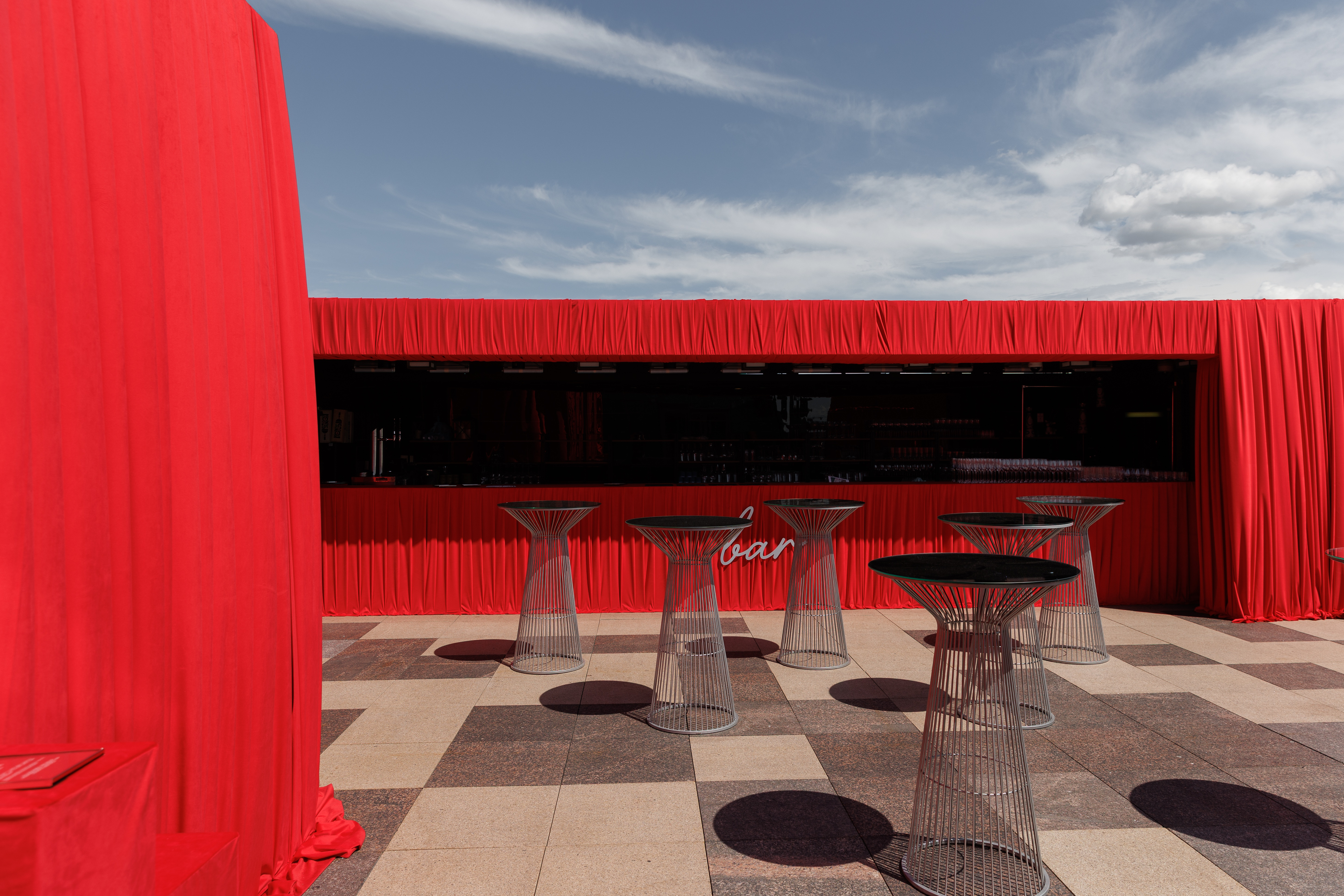 Коктейльный стол "Арфа" серебро