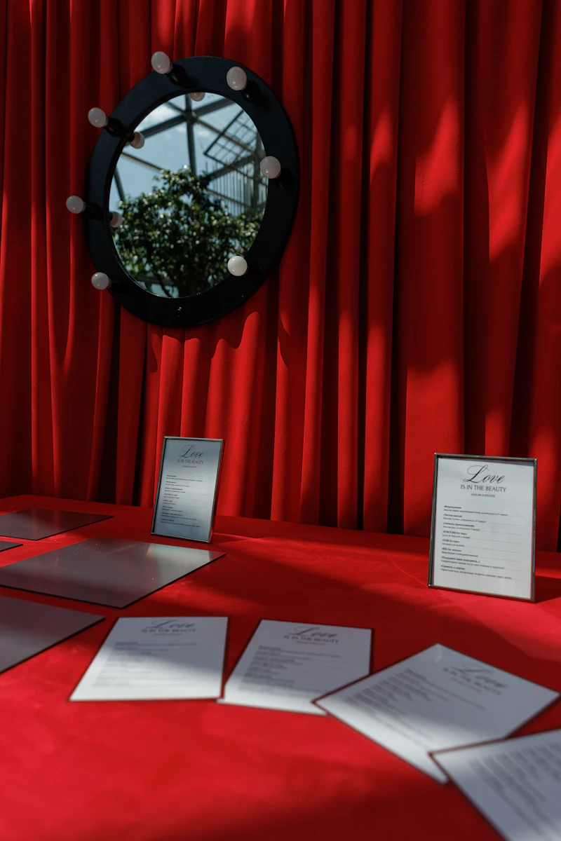 Стол "Лофт черный" алый