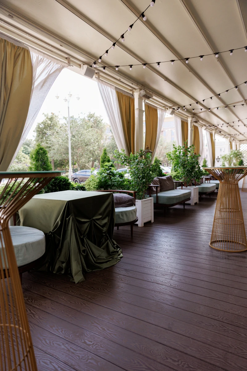 Коктейльный стол "Арфа" золотo