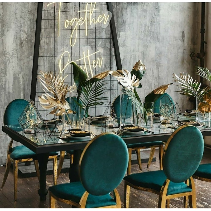 Неоновая надпись "Беттер Тугезер" (желтая)