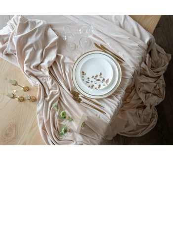 Скатерть прямая широкая бархатная кремовая