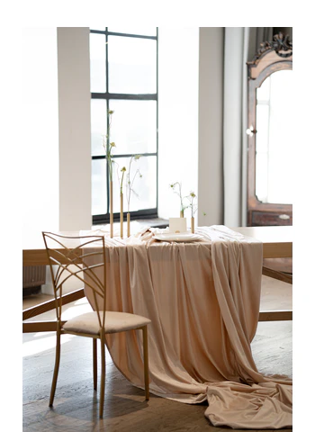 Скатерть прямая широкая бархатная кремовая