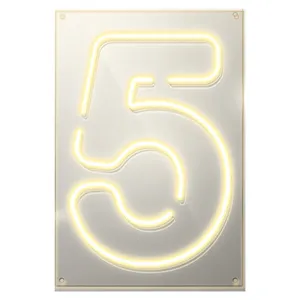 Неоновая надпись “5”