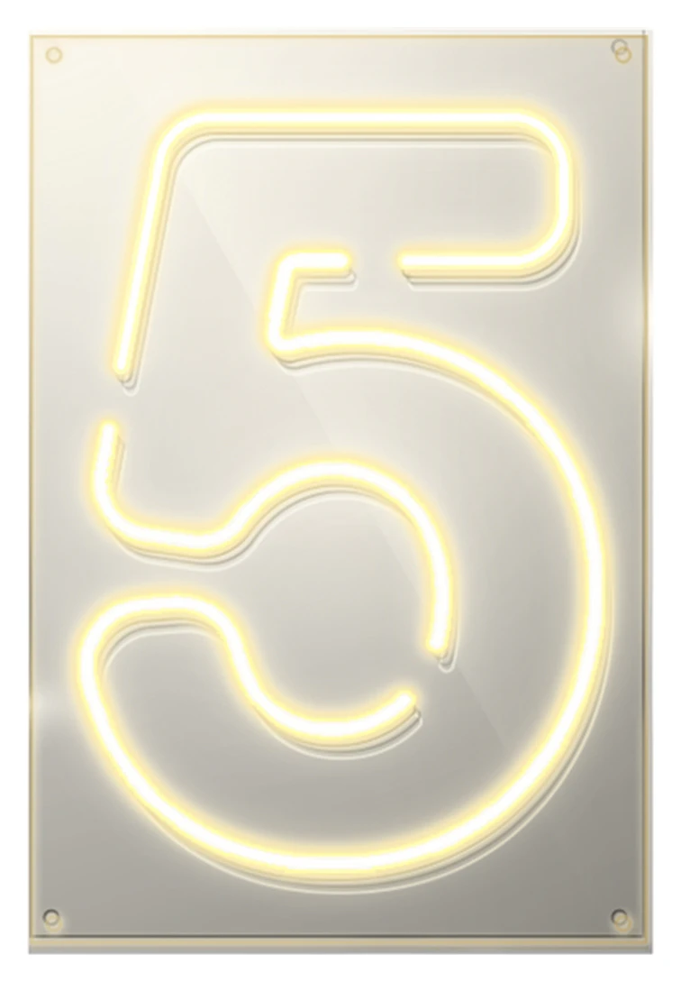 Неоновая надпись “5”