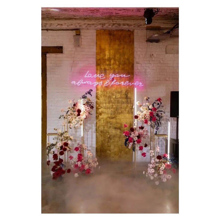 Неоновая надпись "Love you always and forever" - Фото миниатюра 4