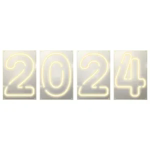 Неоновая надпись “2024”