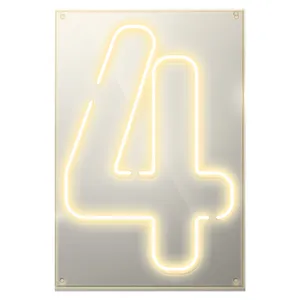 Неоновая надпись “4”