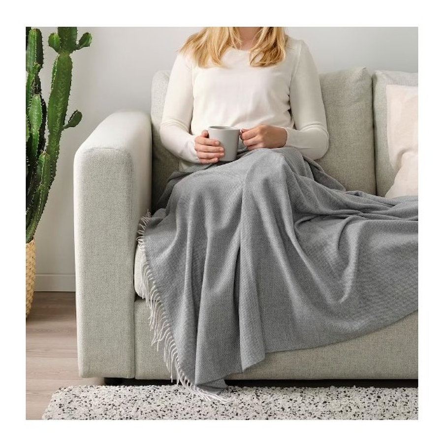 Плед «Скучаюпоикее» серого цвета - Фото миниатюра 3