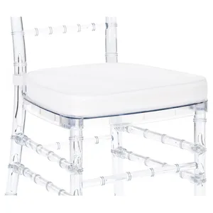 Подушка Кьявари белая. Сдаётся со стулом.