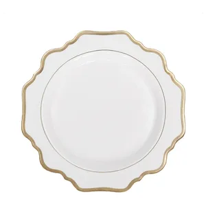 Обеденная тарелка «Тайга» белая с золотым кантом