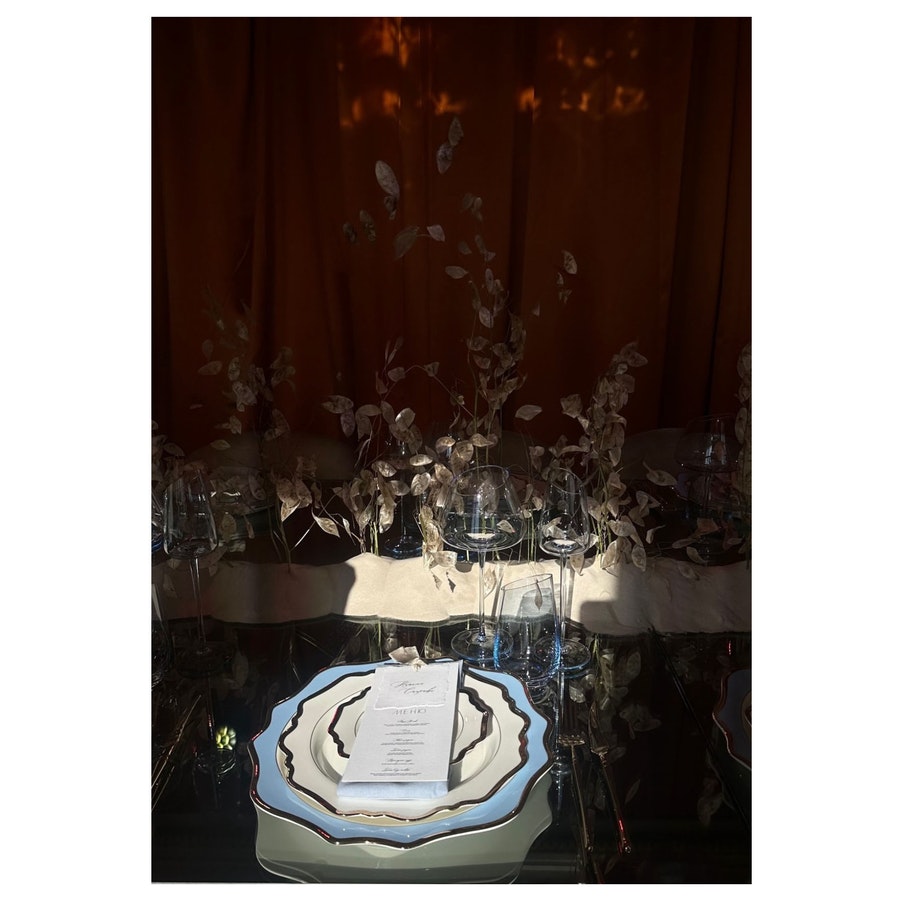 Обеденная тарелка «Тайга» белая с золотым кантом - Фото миниатюра 2