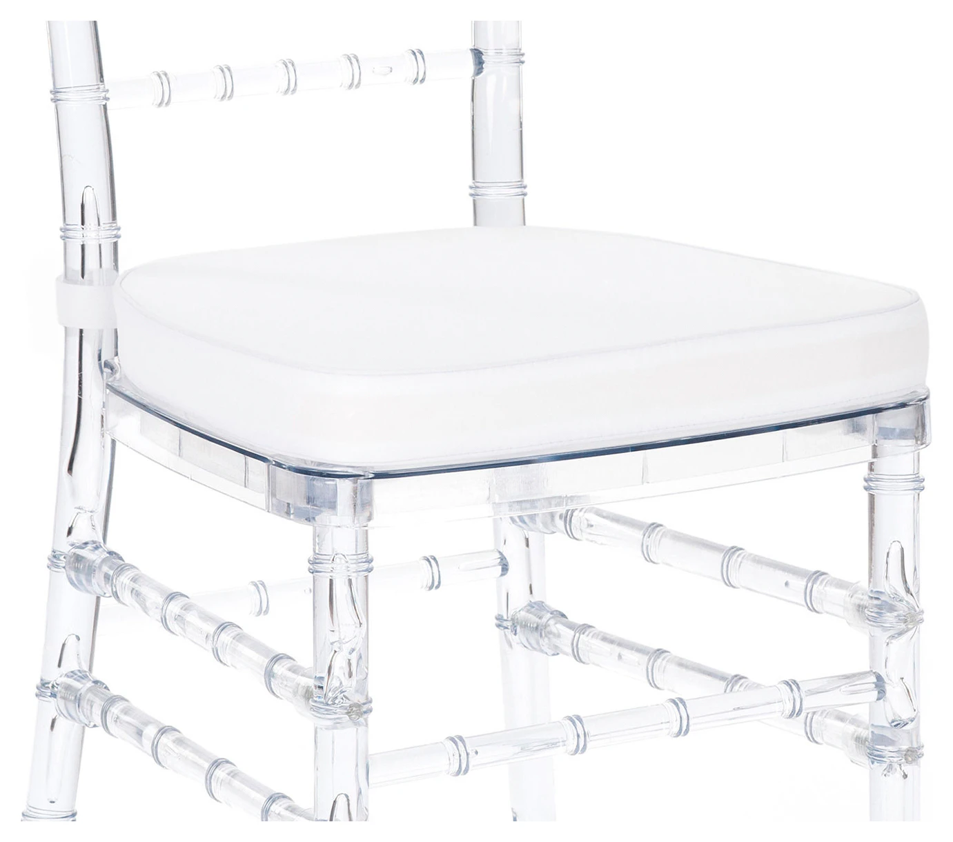 Подушка Кьявари белая. Сдаётся со стулом.