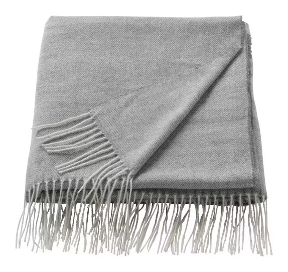 Плед «Скучаюпоикее» серого цвета