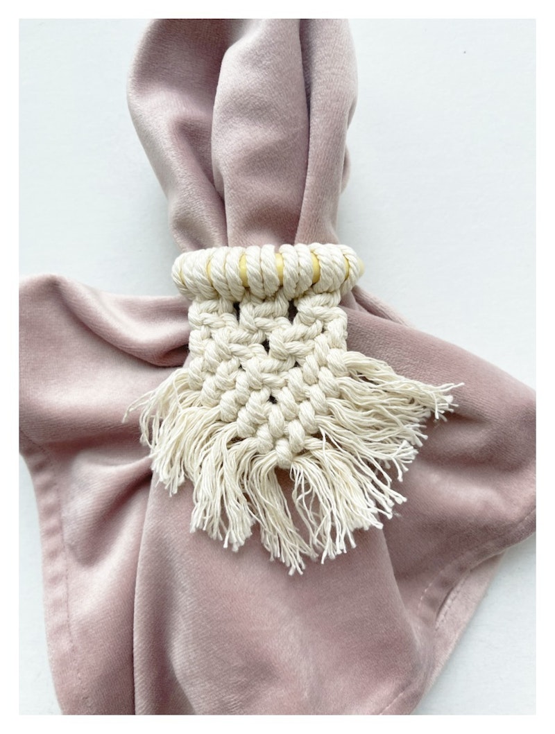 Кольцо для салфетки плетеное Макраме