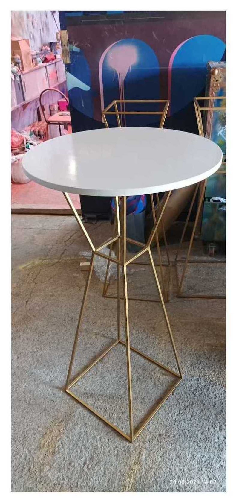 Коктейльный столик Песочные Часы Золото с круглой столешницей