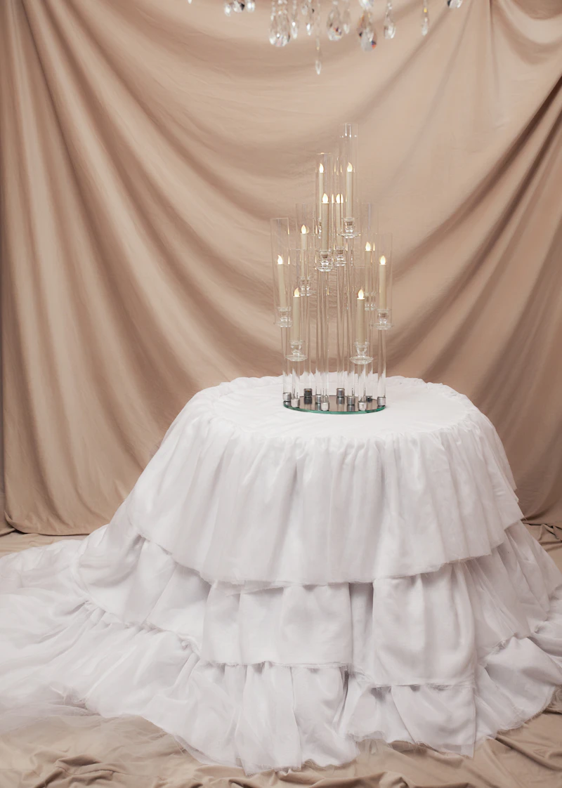 Скатерть с рюшами для столика для торта