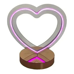 Светящееся неоновое сердце на подставке