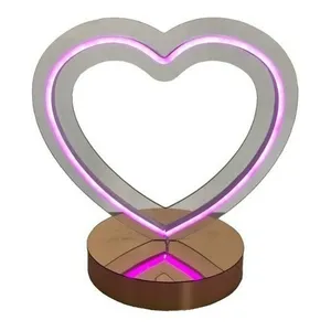 Светящееся неоновое сердце на подставке