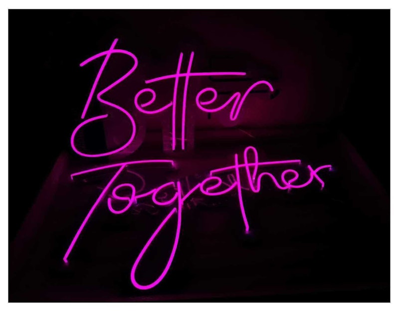 Неоновая надпись "Беттер Тугезер" (розовая)
