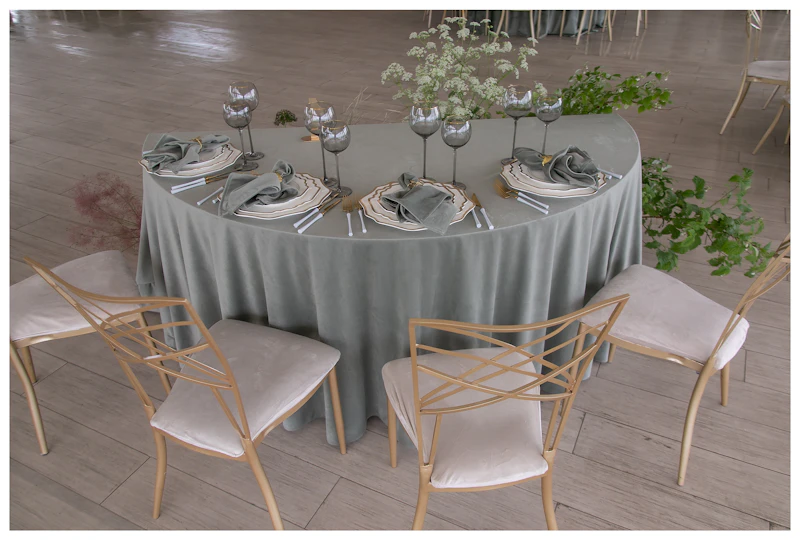 Cтол полукруглый, под скатерть