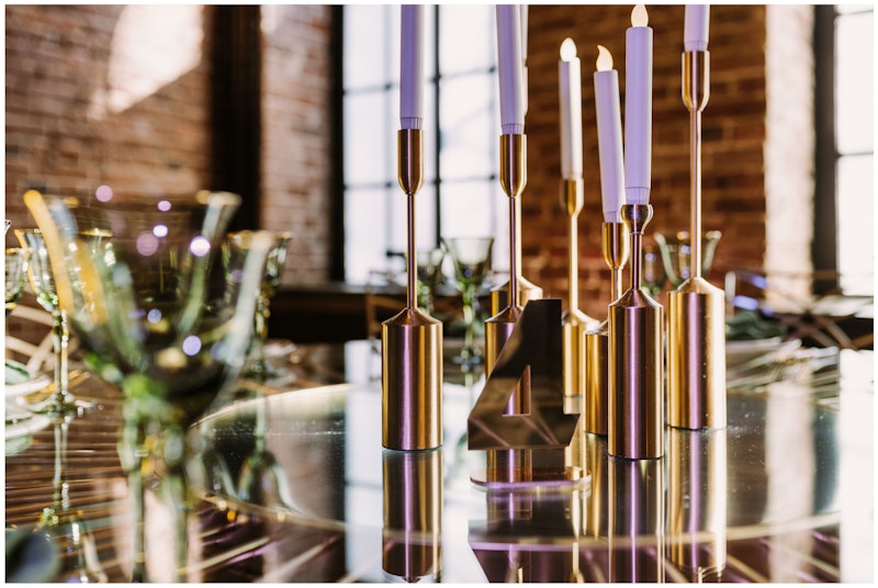 Номерок стола золотой