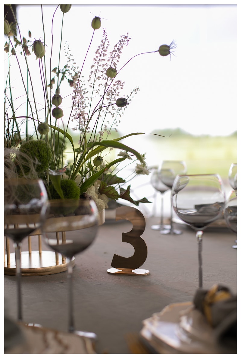 Номерок стола золотой