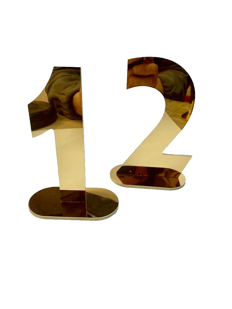 Номерок стола золотой