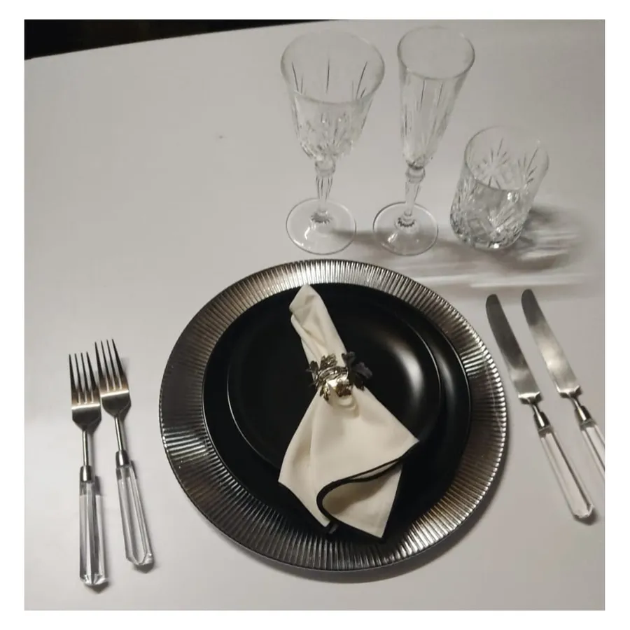 Салфетка молочная с черным кантом - Фото миниатюра 5