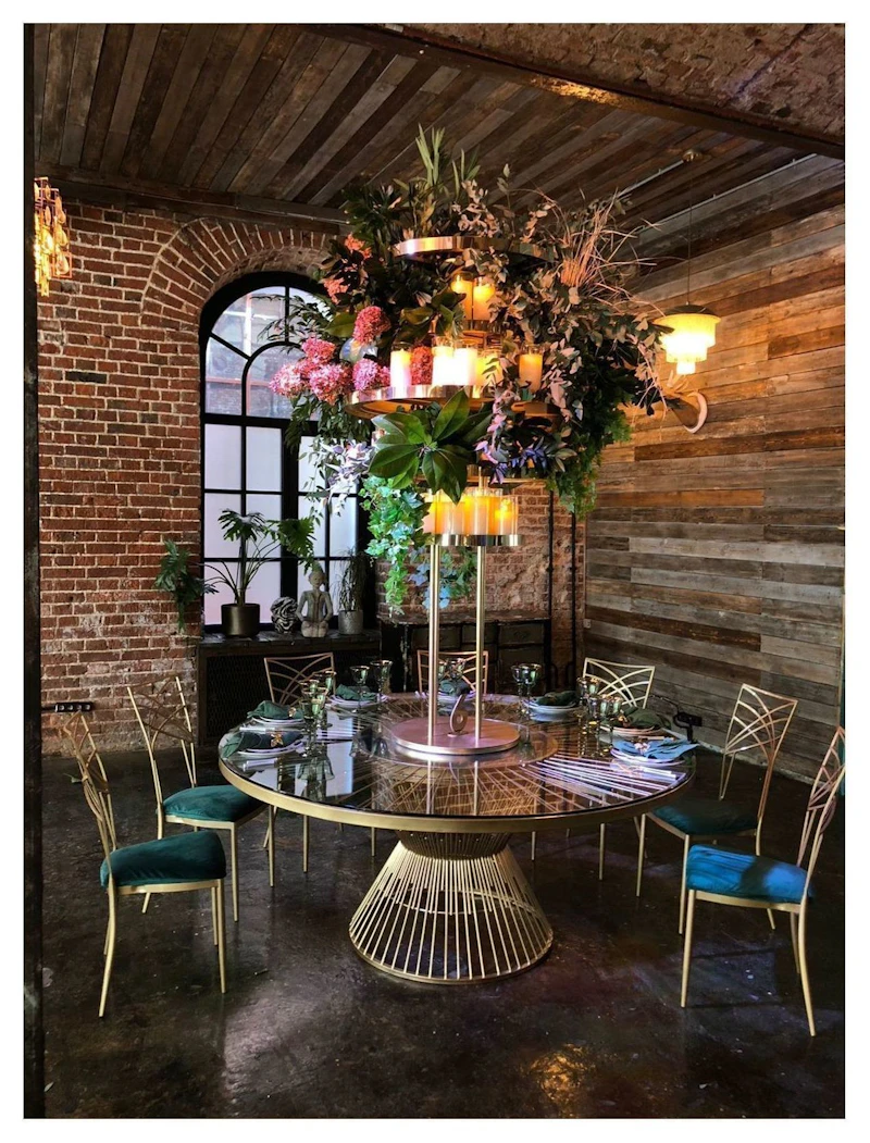 Стол Де Марко со стеклянной столешницей и разноцветной подсветкой (неон)