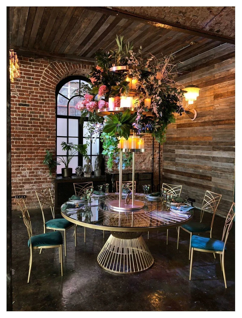 Стол Де Марко со стеклянной столешницей и разноцветной подсветкой (неон)