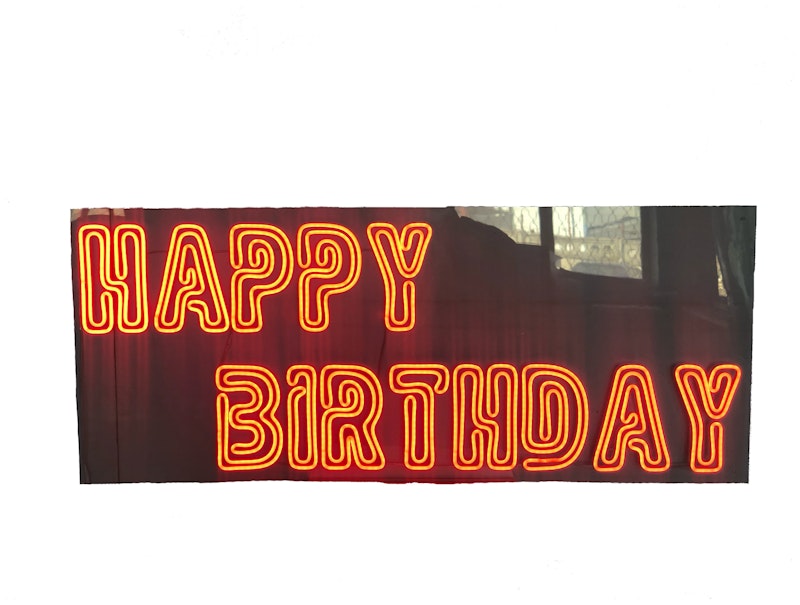 Неоновая надпись Хэппи Берздей красная