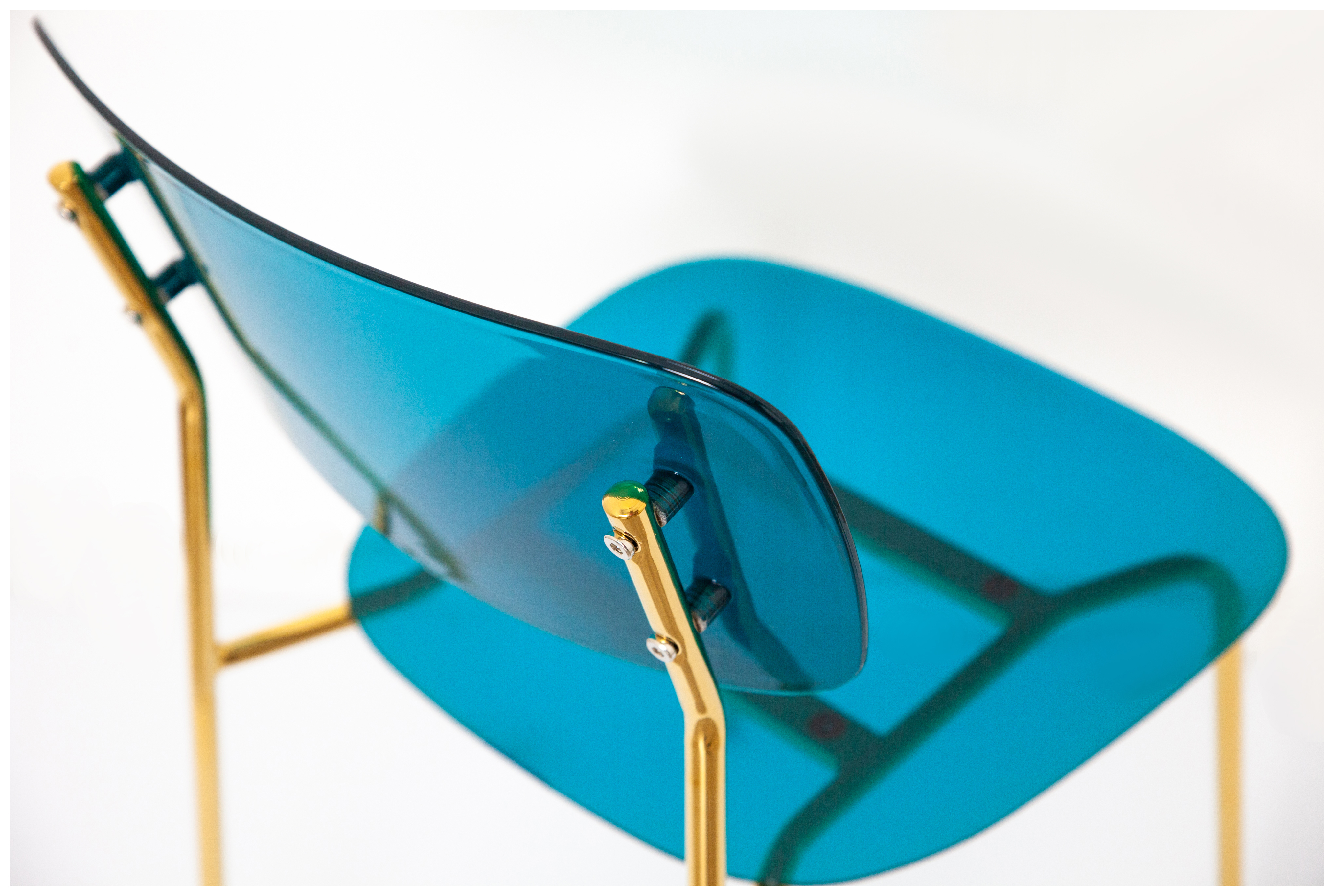 Стул Призм Золото, Омут памяти