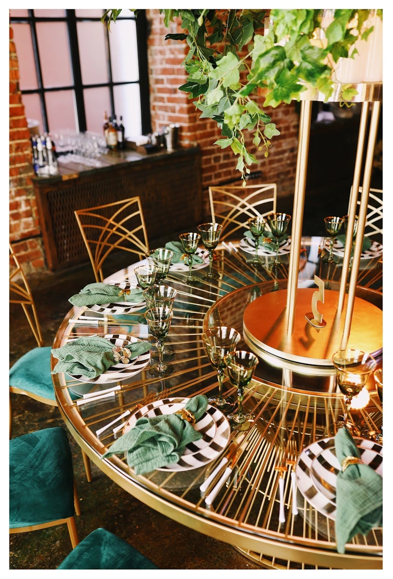 Стол Де Марко со стеклянной столешницей и разноцветной подсветкой (неон)