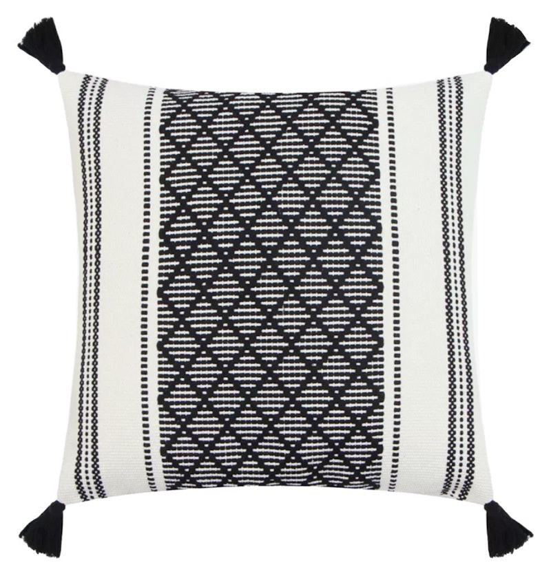 Подушка декоративная Черным по белому 1