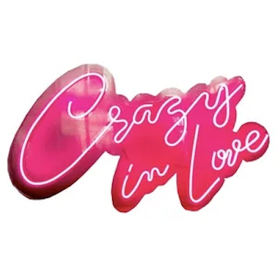 Неоновая надпись "Крейзи ин Лав"