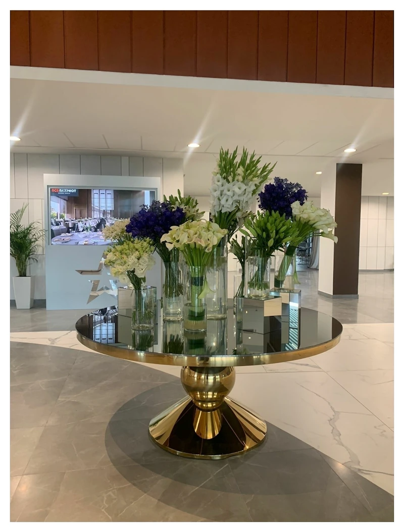 Круглый стол Идол, золотой (зеркальная столешница)