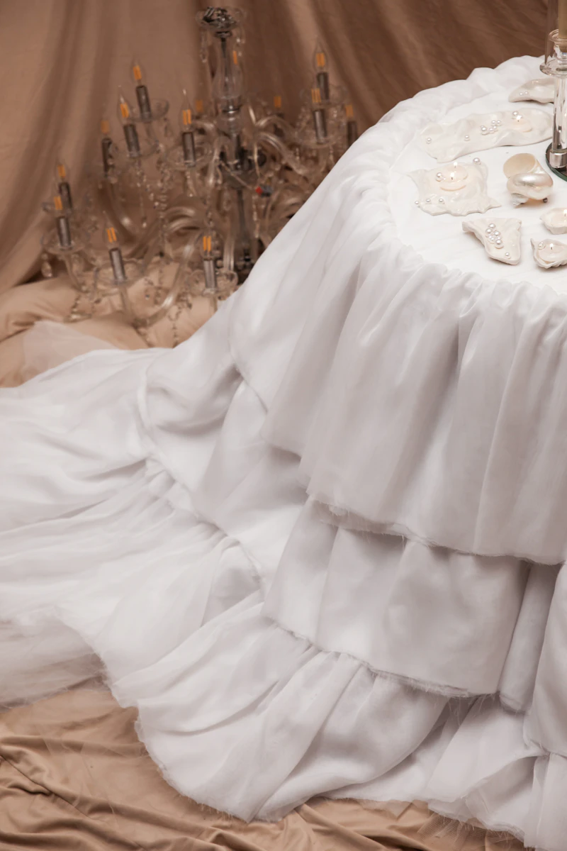 Скатерть с рюшами для столика для торта 