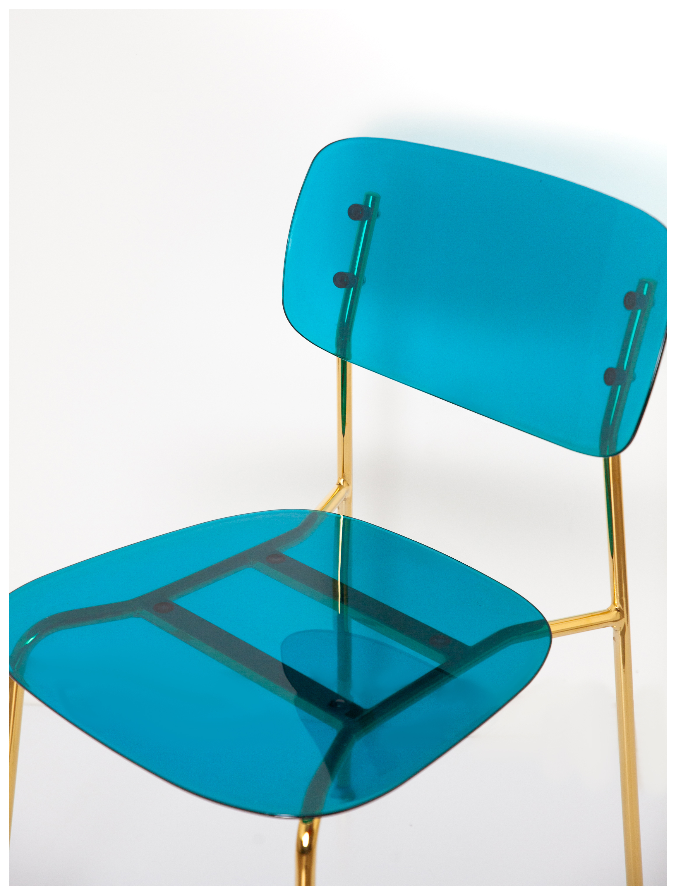 Стул Призм Золото, Омут памяти